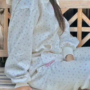 THE HAPPY CAMP3R Vintage Flower Hoodie