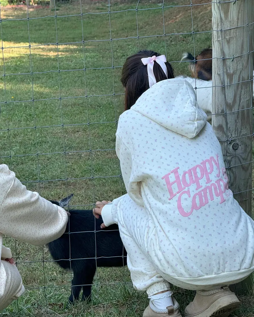 THE HAPPY CAMP3R Vintage Flower Hoodie