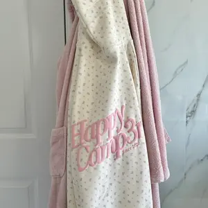 THE HAPPY CAMP3R Vintage Flower Hoodie