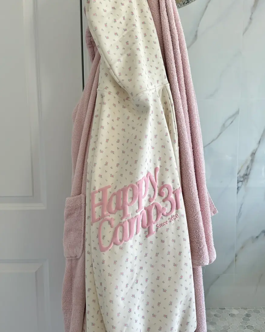 THE HAPPY CAMP3R Vintage Flower Hoodie