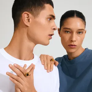 Pilgrim Between Ring