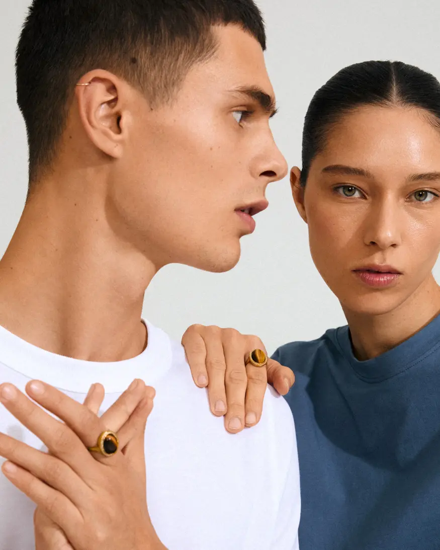 Pilgrim Between Ring