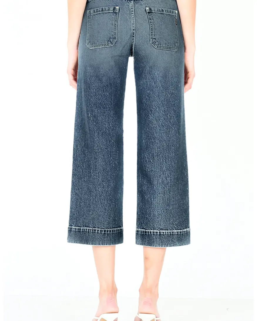 Modern American Farrah Crop