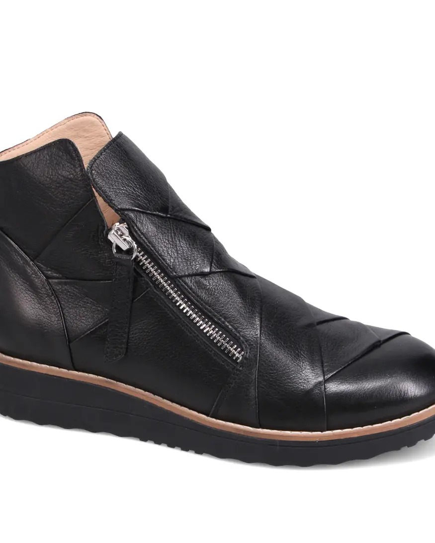 Django & Juliette Omeah Boot