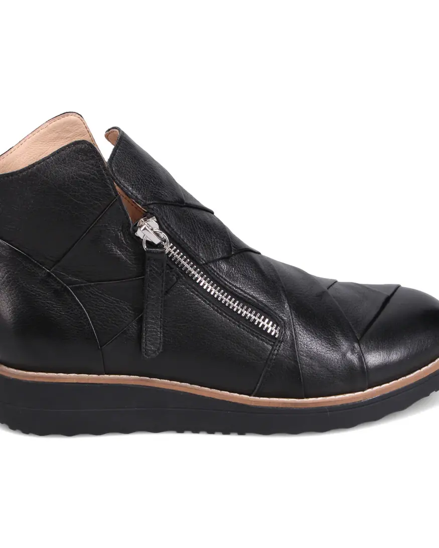 Django & Juliette Omeah Boot