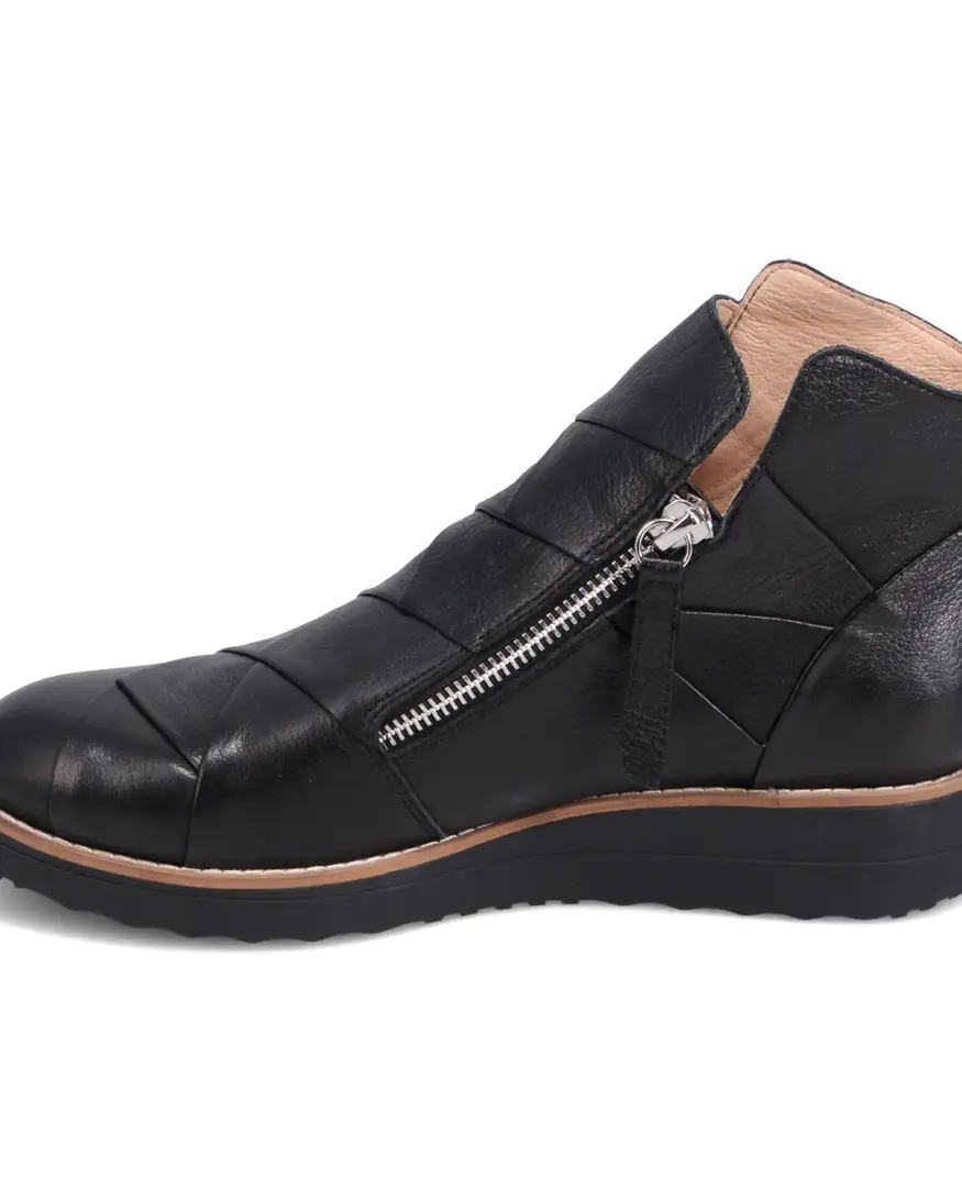 Django & Juliette Omeah Boot