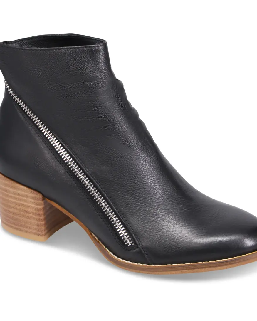 Django & Juliette Melech Boot