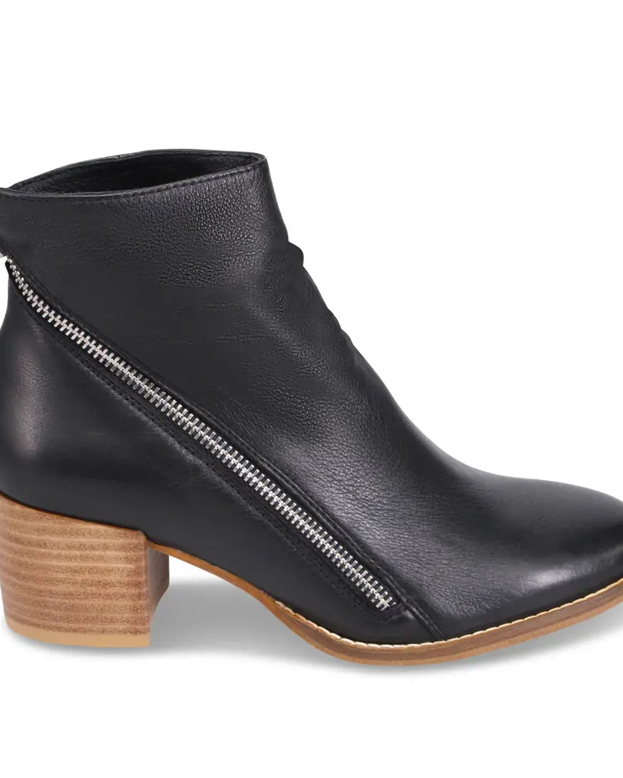 Django & Juliette Melech Boot