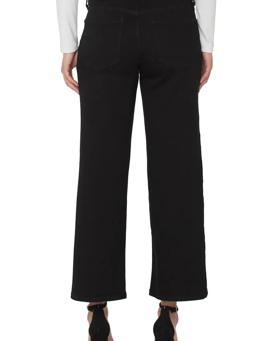 Liverpool Stride Crop - 28"
