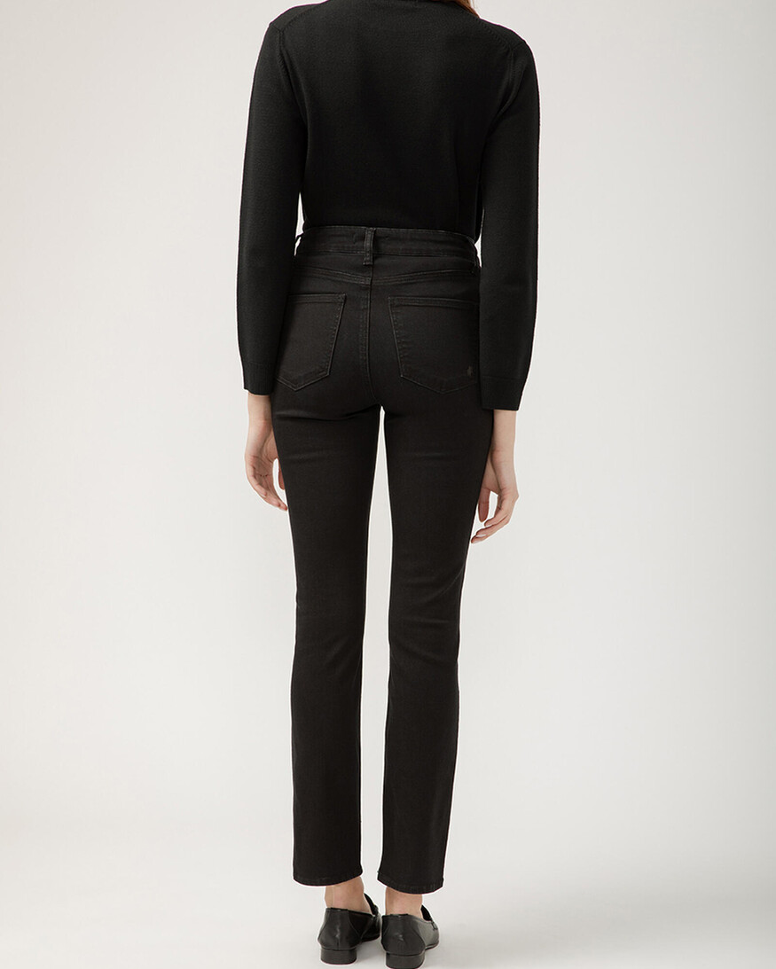 Silver Jeans - For Us Avery Straight Leg