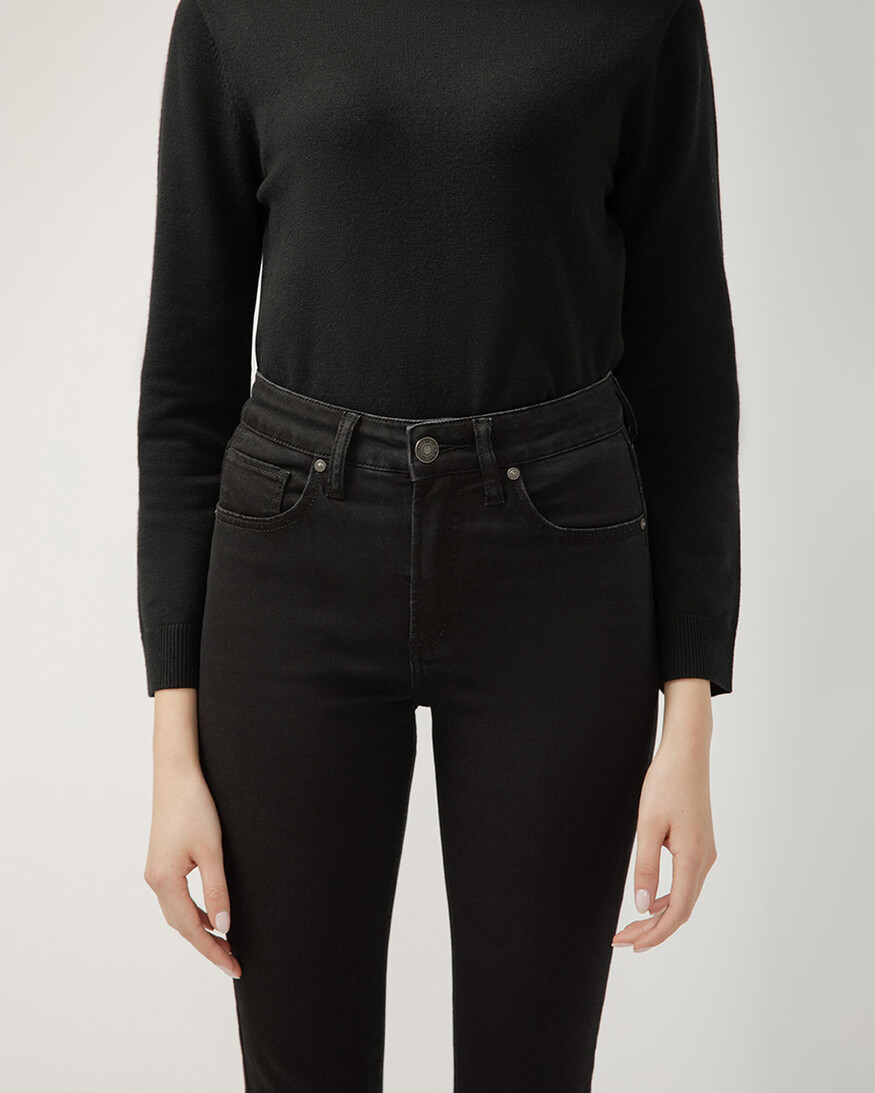 Silver Jeans - For Us Avery Straight Leg