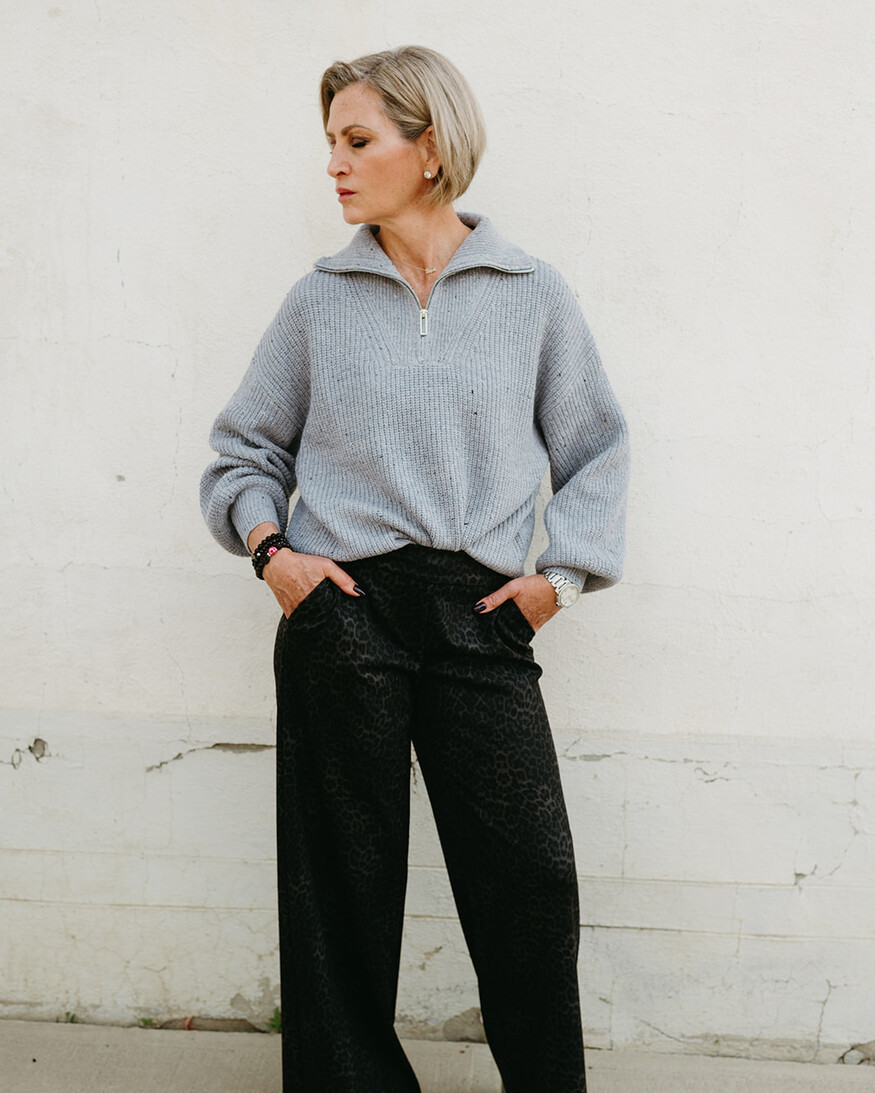 Lyla & Lux Chase Pullover