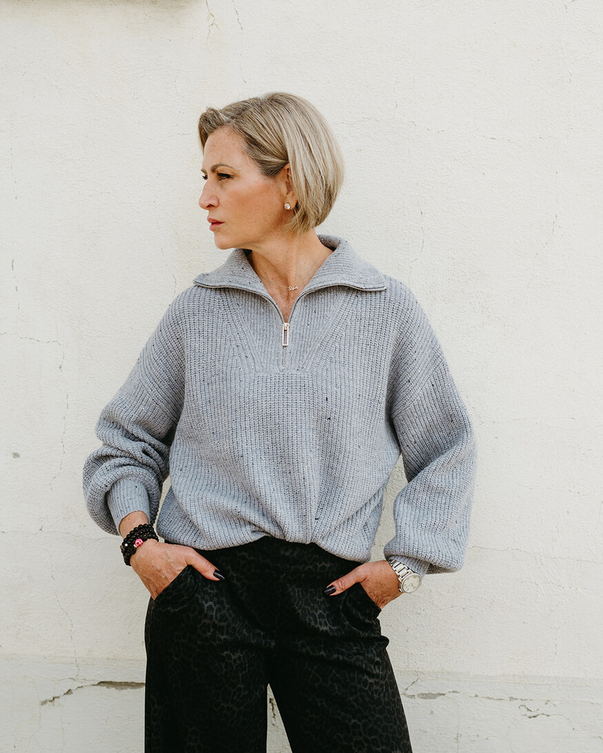 Lyla & Lux Chase Pullover