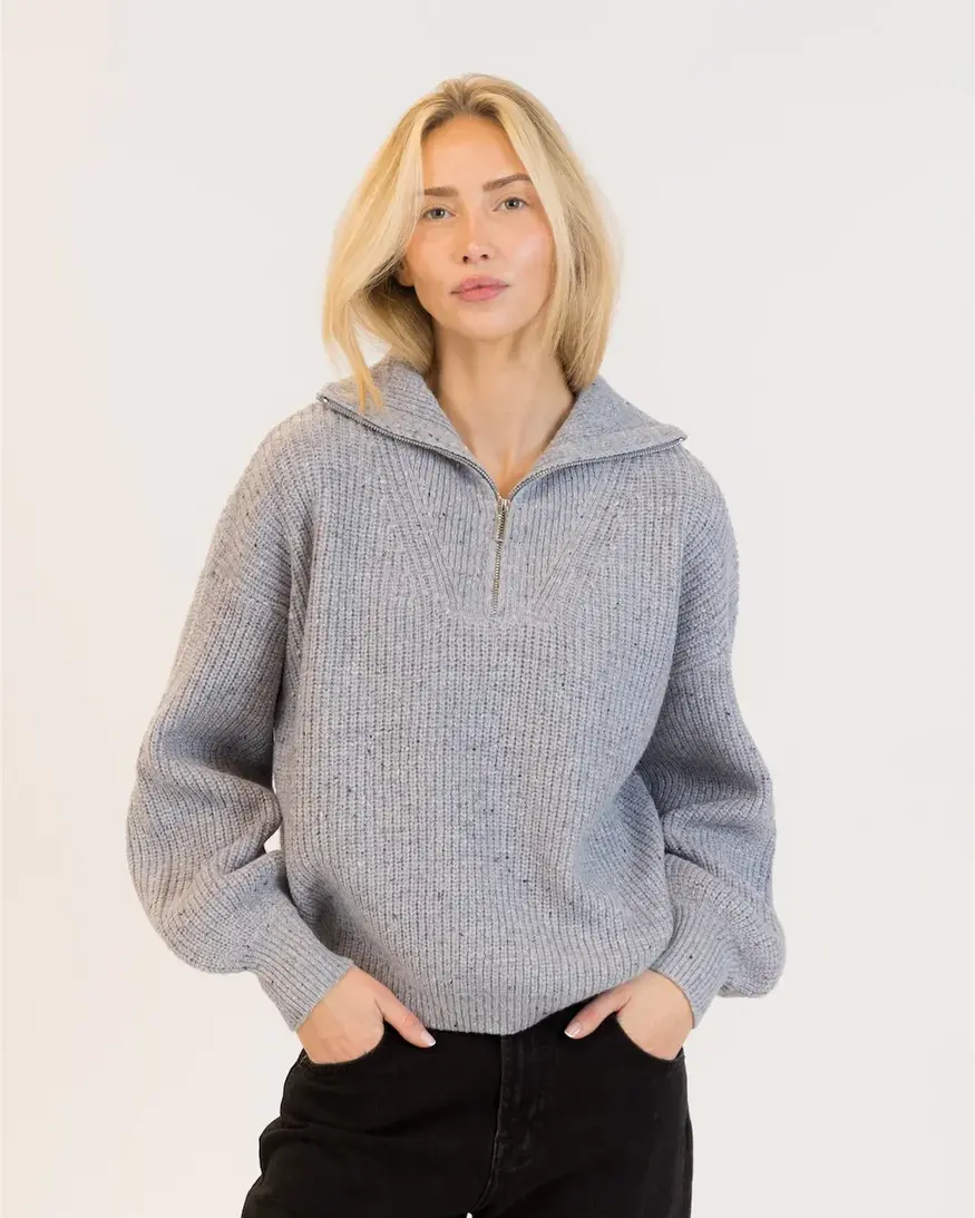 Lyla & Lux Chase Pullover