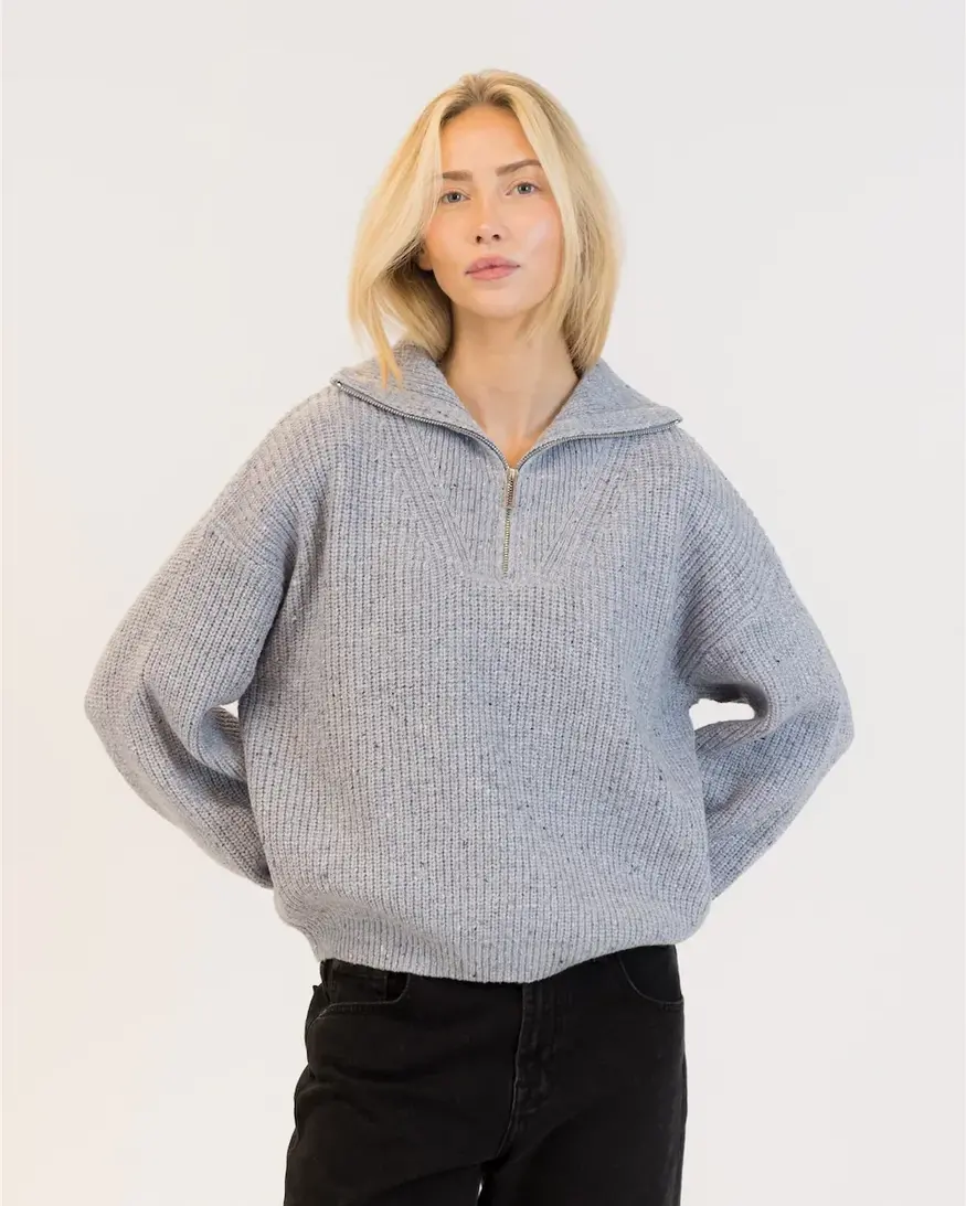Lyla & Lux Chase Pullover