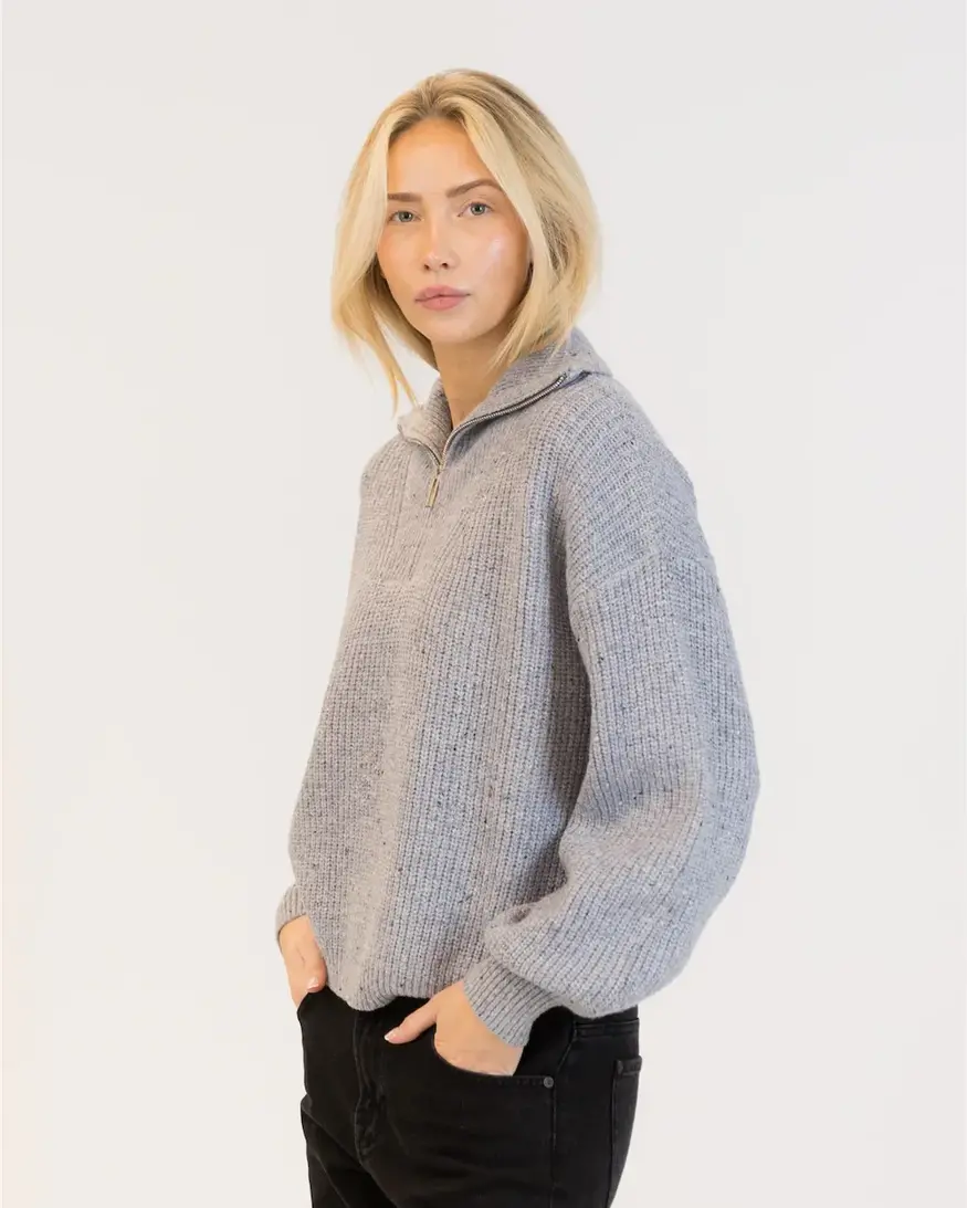 Lyla & Lux Chase Pullover