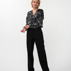 Esqualo Wila V-Neck Blouse