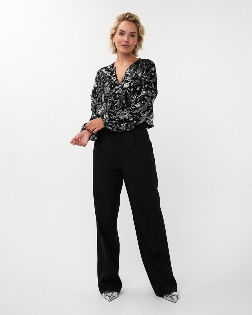 Esqualo Wila V-Neck Blouse