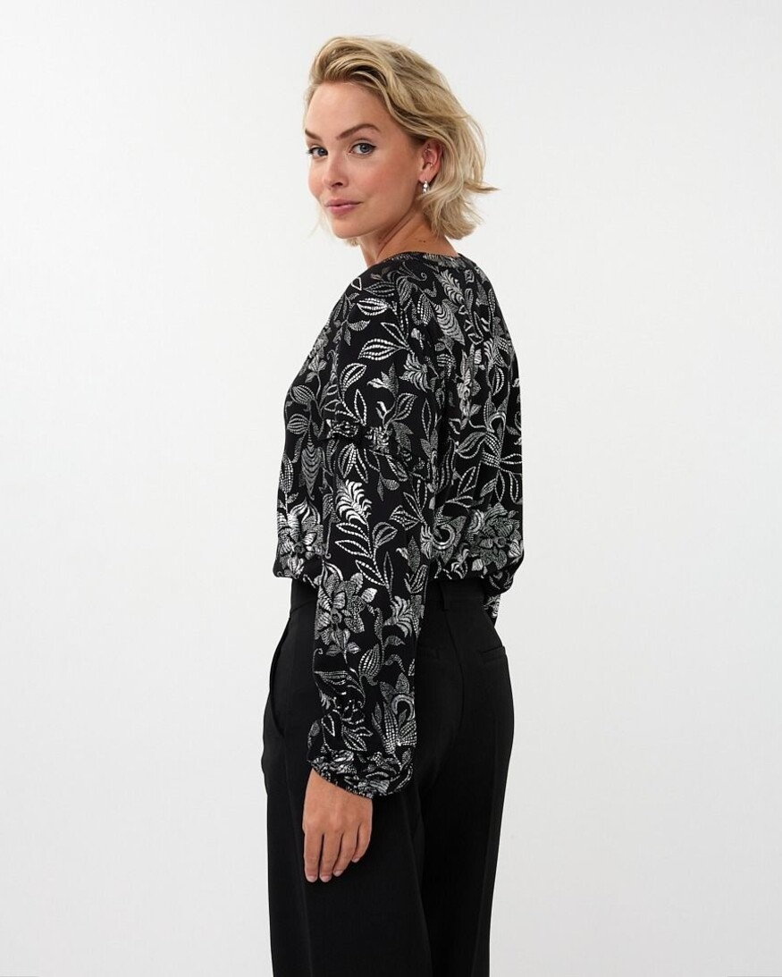 Esqualo Wila V-Neck Blouse