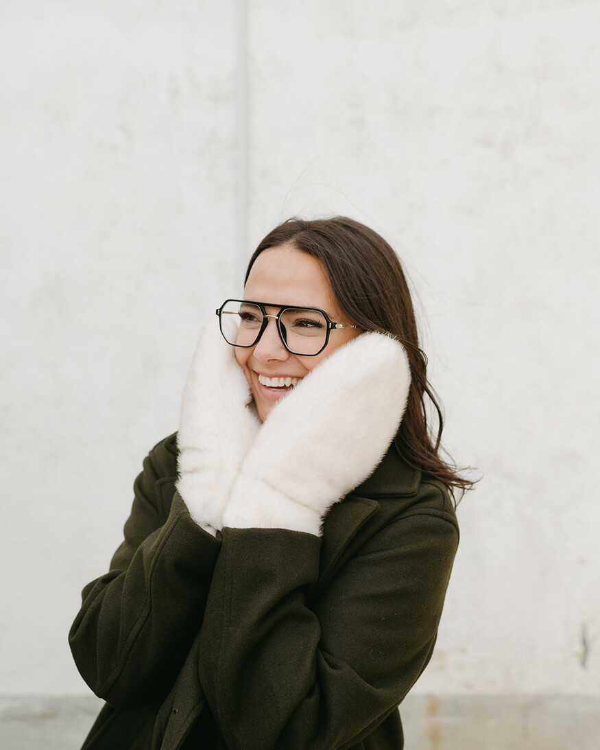 Cest Moi Faux Fur Mittens