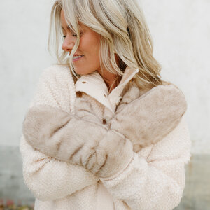 Cest Moi Faux Fur Mittens