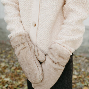 Cest Moi Faux Fur Mittens