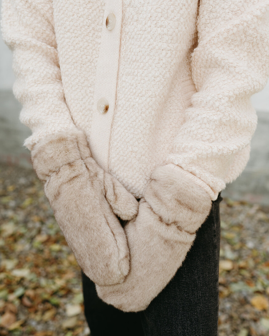 Cest Moi Faux Fur Mittens