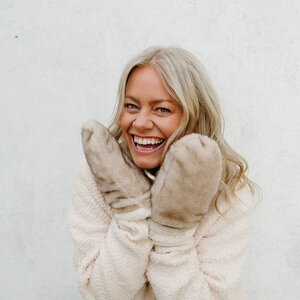 Cest Moi Faux Fur Mittens