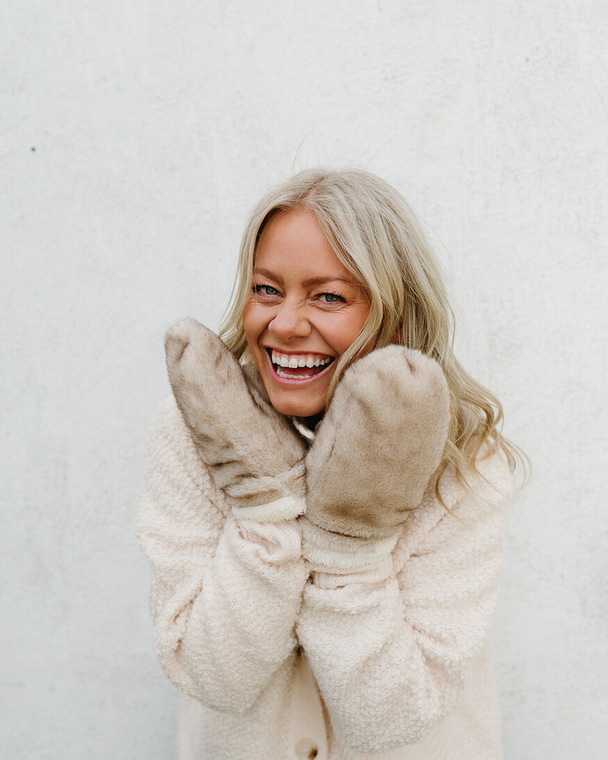 Cest Moi Faux Fur Mittens