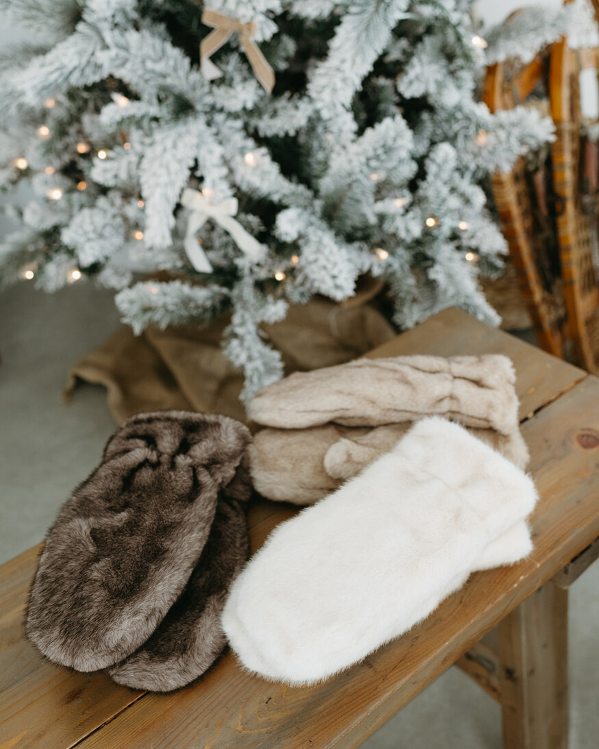 Cest Moi Faux Fur Mittens