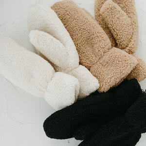 Cest Moi Teddy Mittens