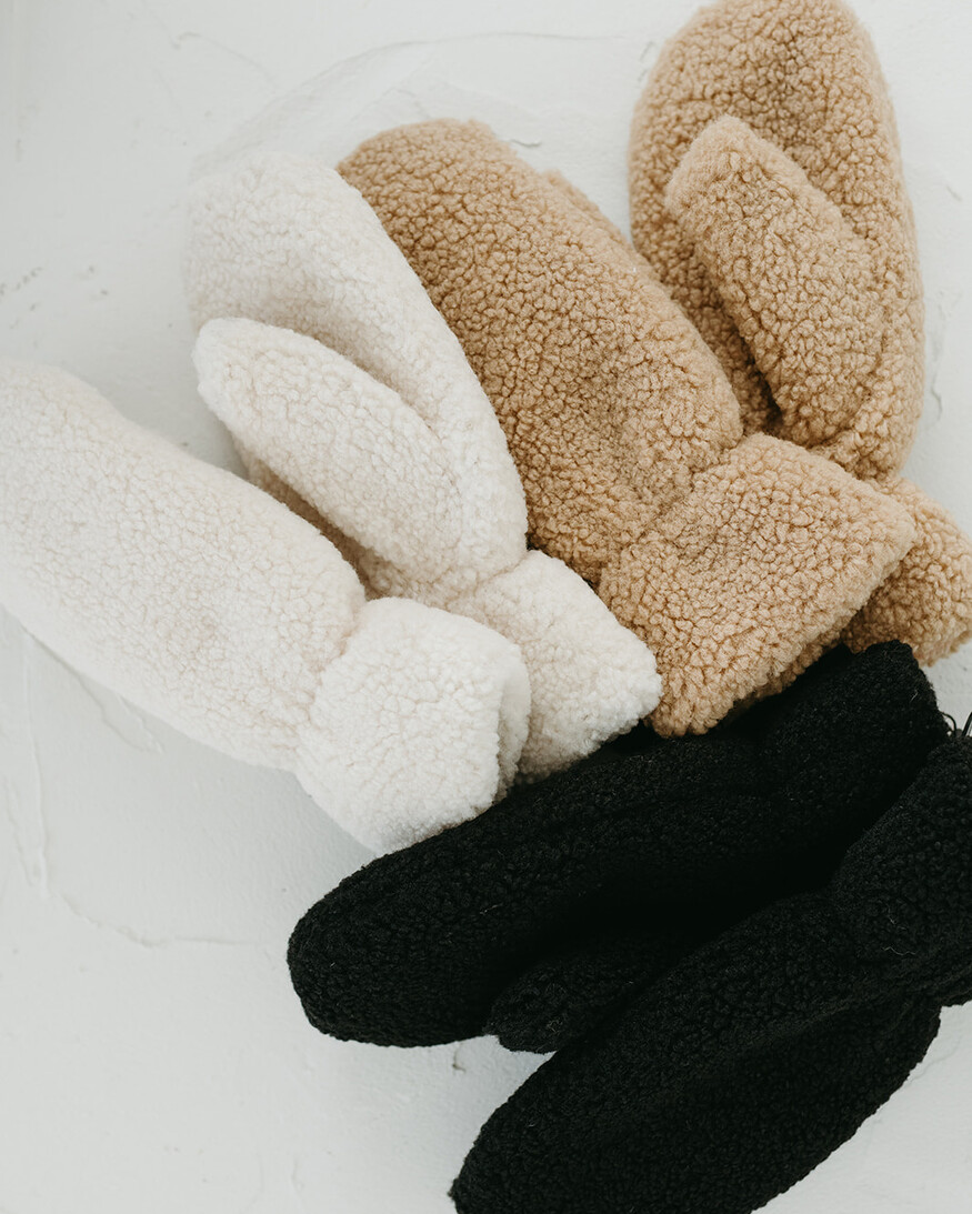 Cest Moi Teddy Mittens