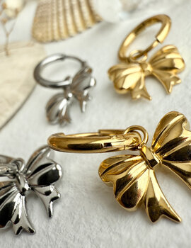 Luca Bow Hugger Earring