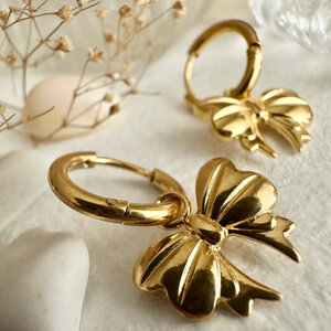 Luca Bow Hugger Earring