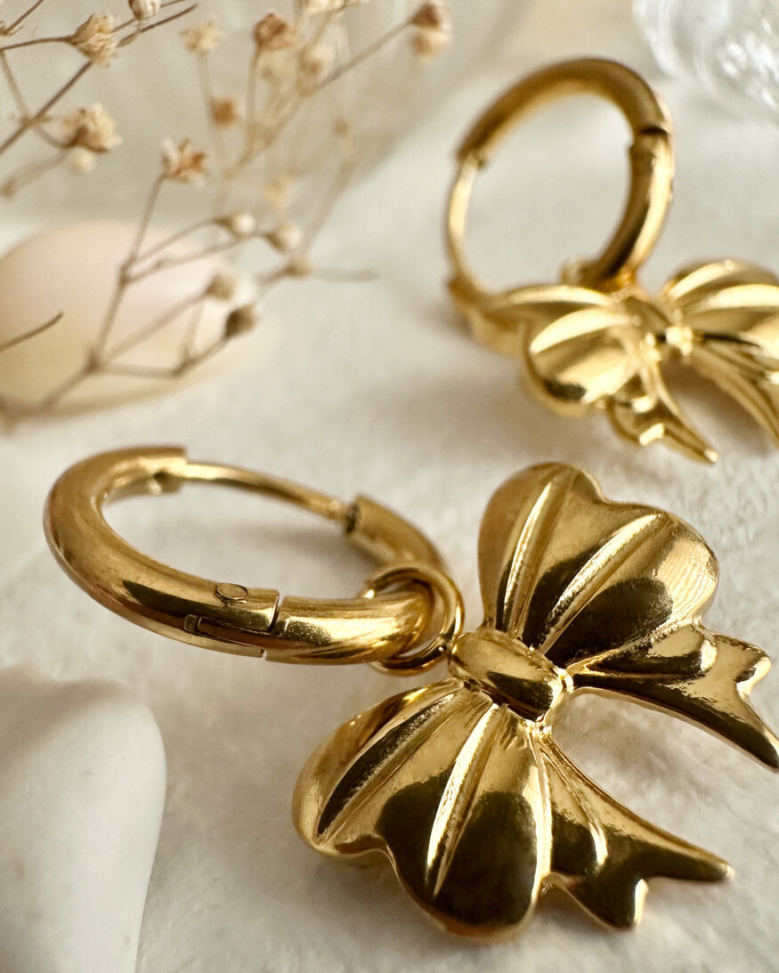 Luca Bow Hugger Earring