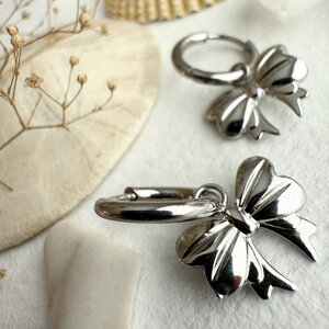 Luca Bow Hugger Earring