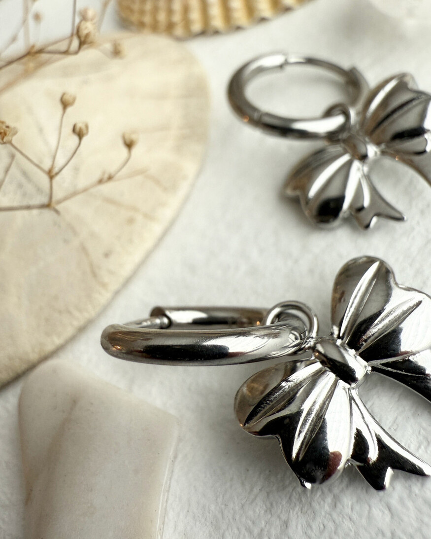 Luca Bow Hugger Earring