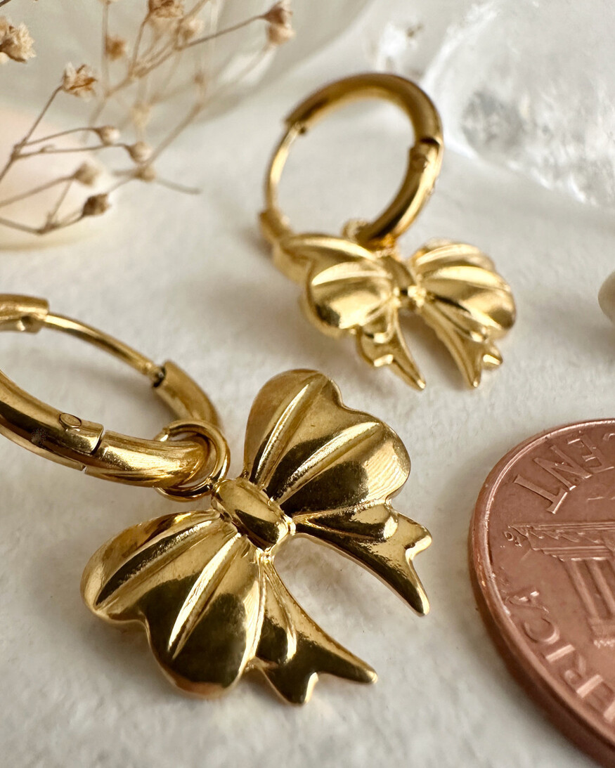 Luca Bow Hugger Earring