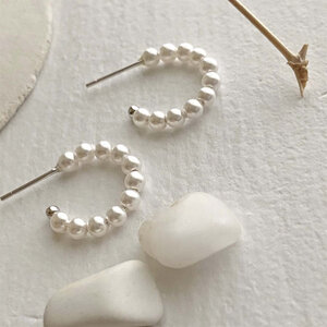 La Paz Pearl Hoop Earring