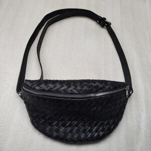 Mauritius Parker Crossbody