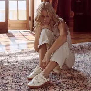 Dolce Vita Notice Slide