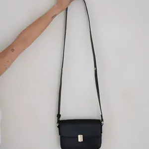 RISA Clara Crossbody