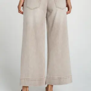 Liverpool Weekender Wide Crop - 26"