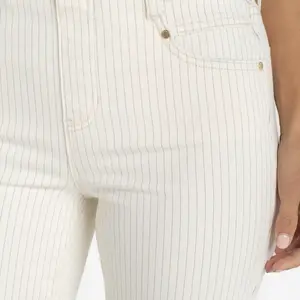 Liverpool Gia Glider Crop Flare