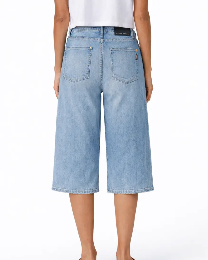 Modern American Liv Short