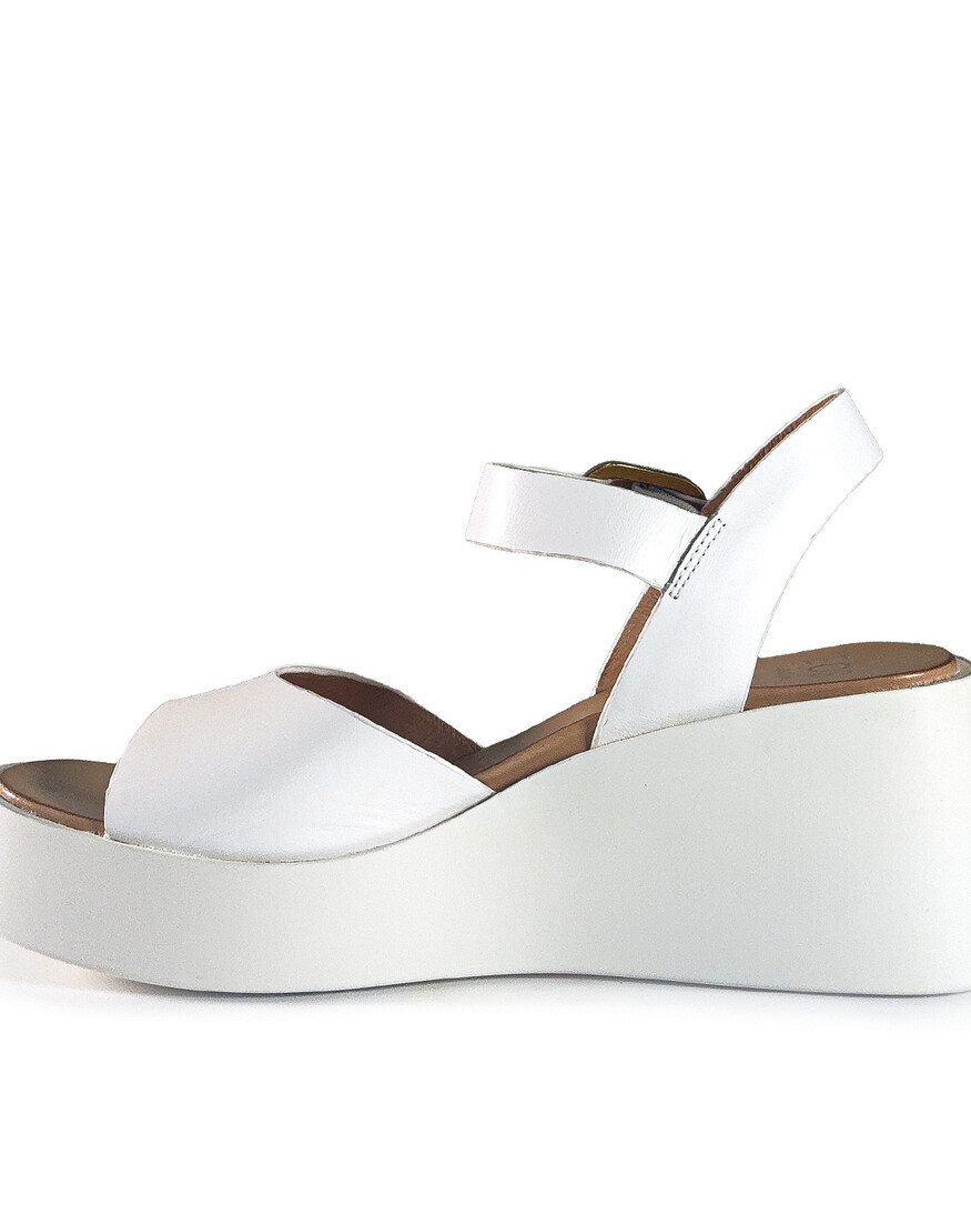 EOS Ariya Sandal