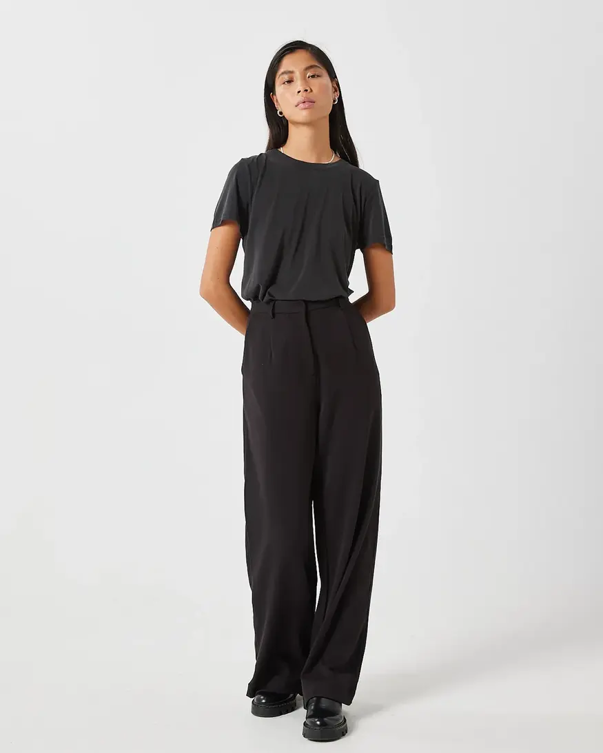 Minimum Rynah Tee
