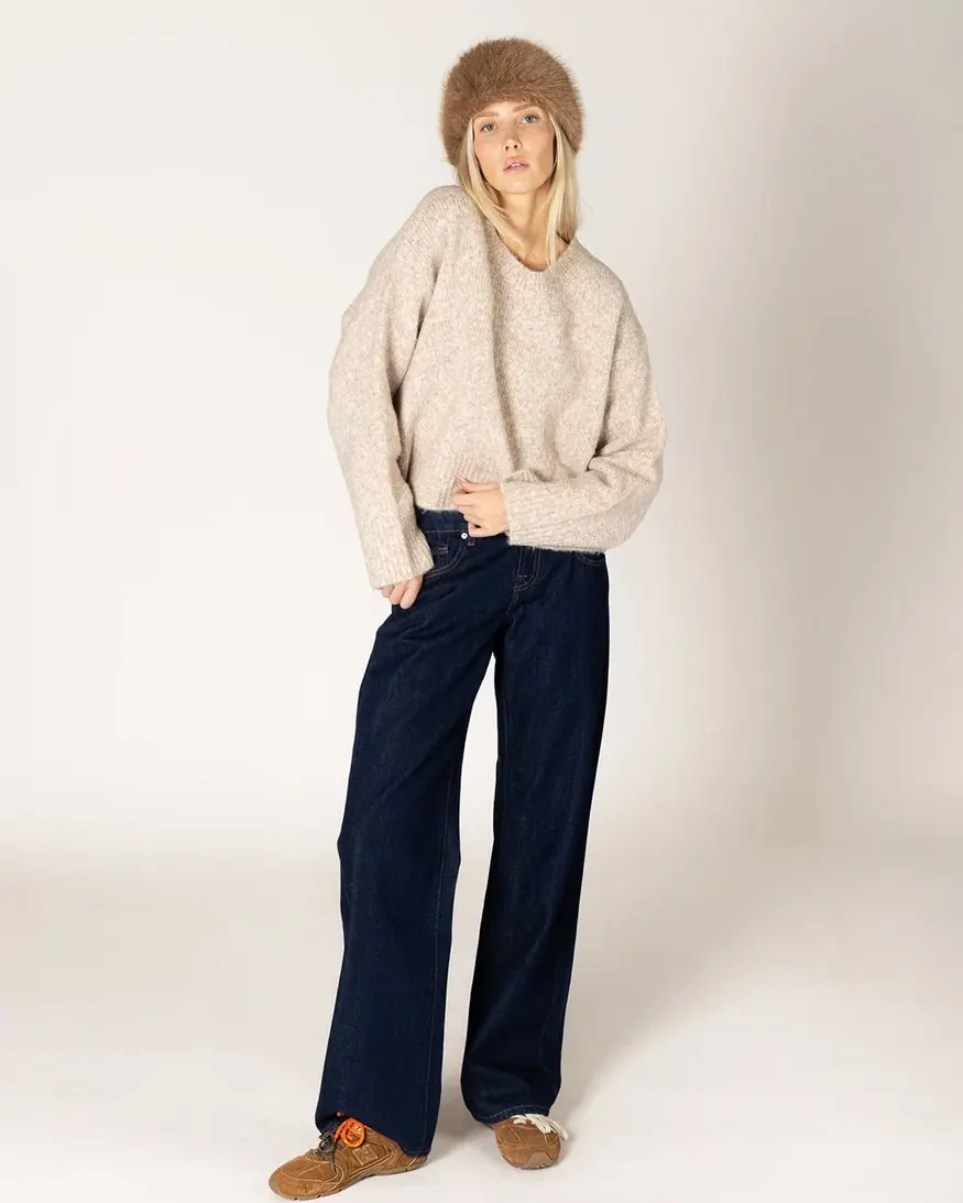 Lyla & Lux Eva Luxe Crew Pullover
