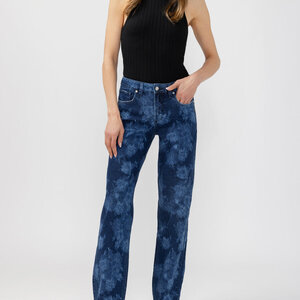 Silver Jeans - For Us Avery Relaxed Straight F308