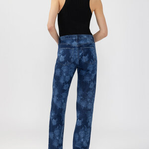 Silver Jeans - For Us Avery Relaxed Straight F308